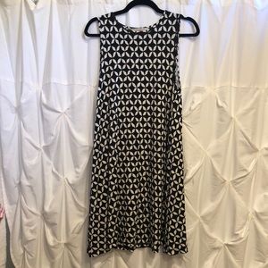 Loft women’s shift dress black and white geo
